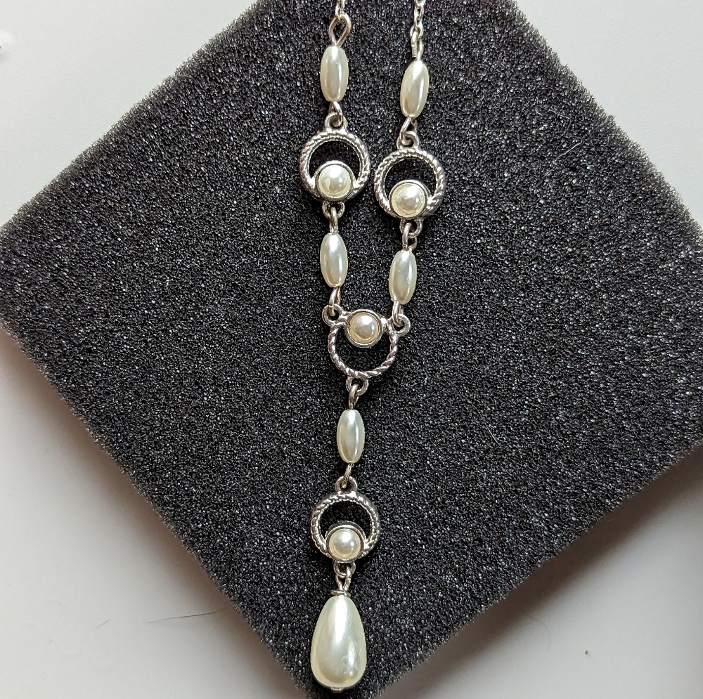 Fashion Jewerly Elegant Pearl Drop Necklace, Earrings, and Bracelet Set